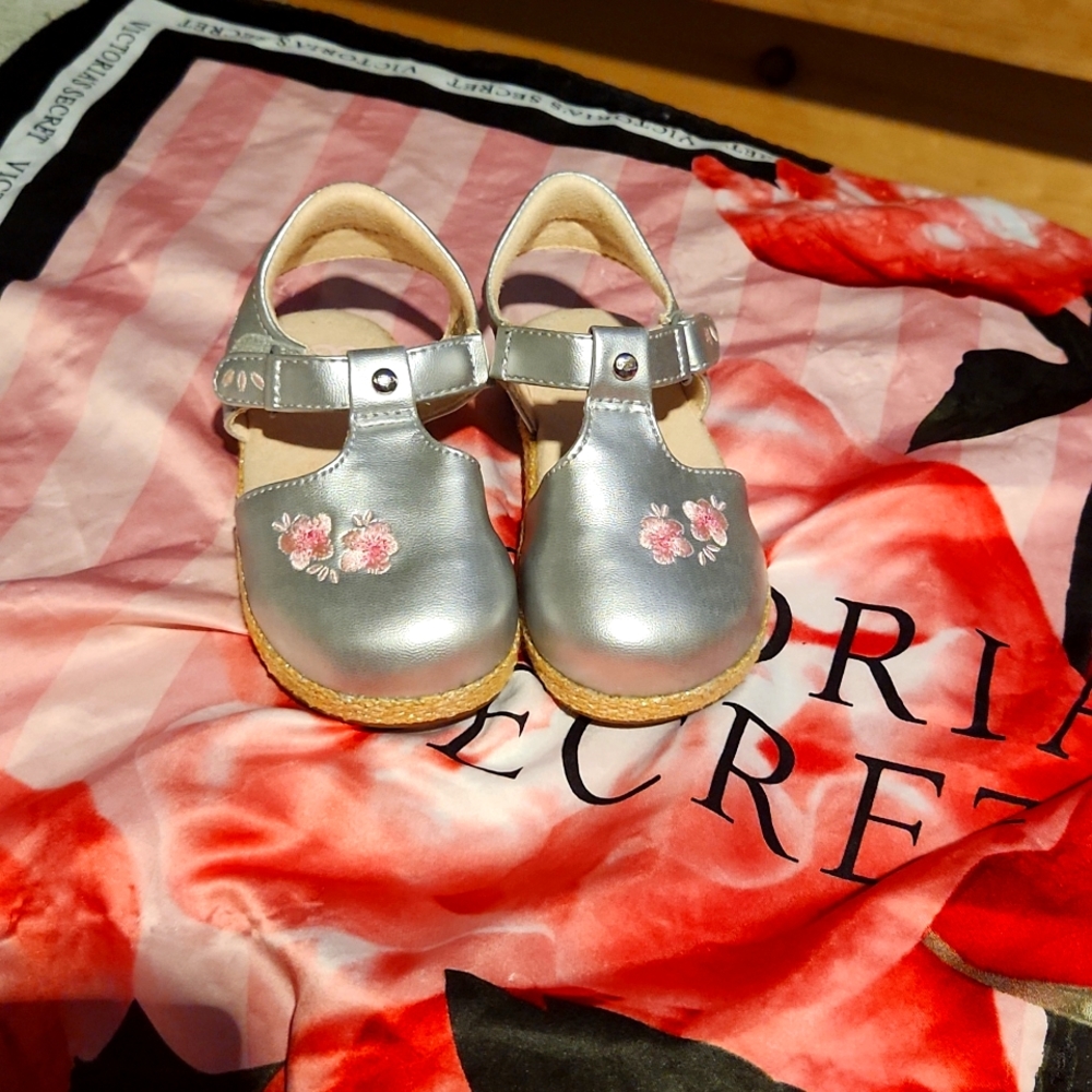 Ugg  baby. Sandals